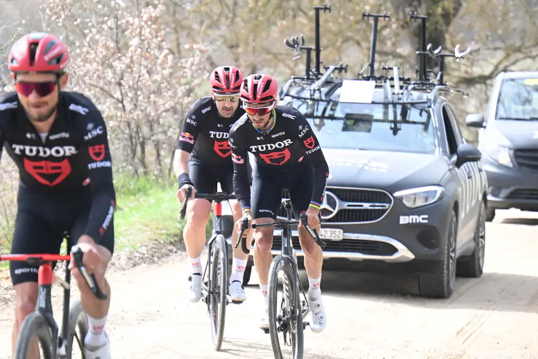 Julian Alaphilippe trainiert mit dem Team vor Strade Bianche