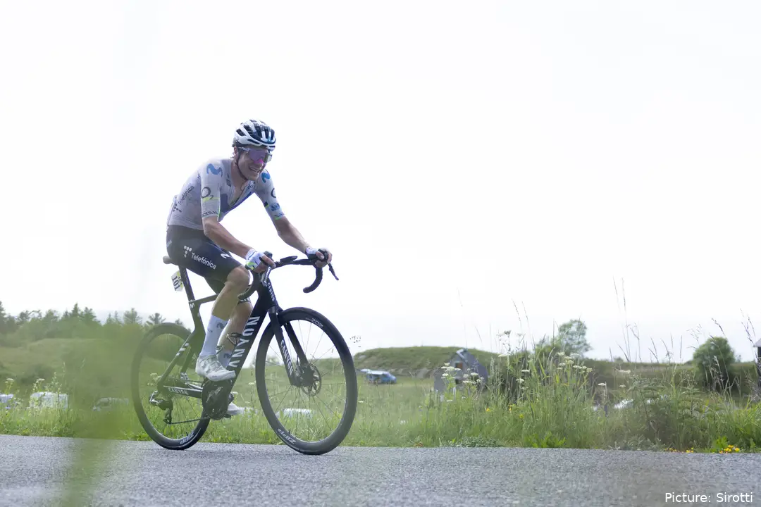 Cian Uijtdebroeks, Aushängeschild des Movistar Teams bei der Tour Auvergne Rhône-Alpes