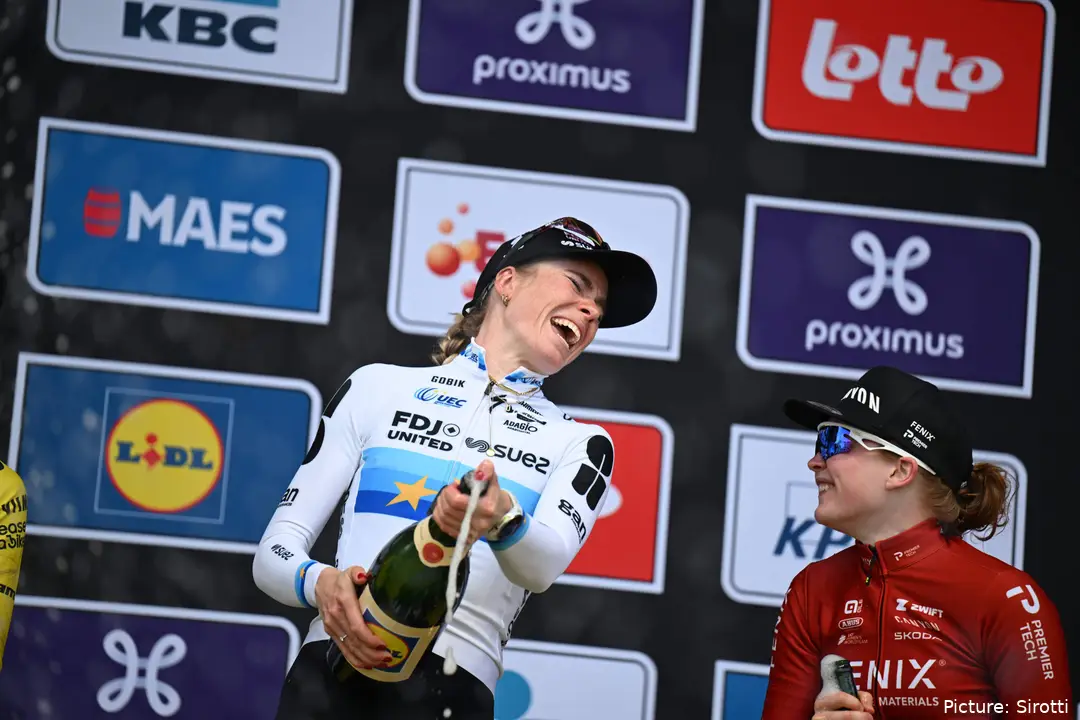 Demi Vollering tijdens de Ronde van Vlaanderen 2026