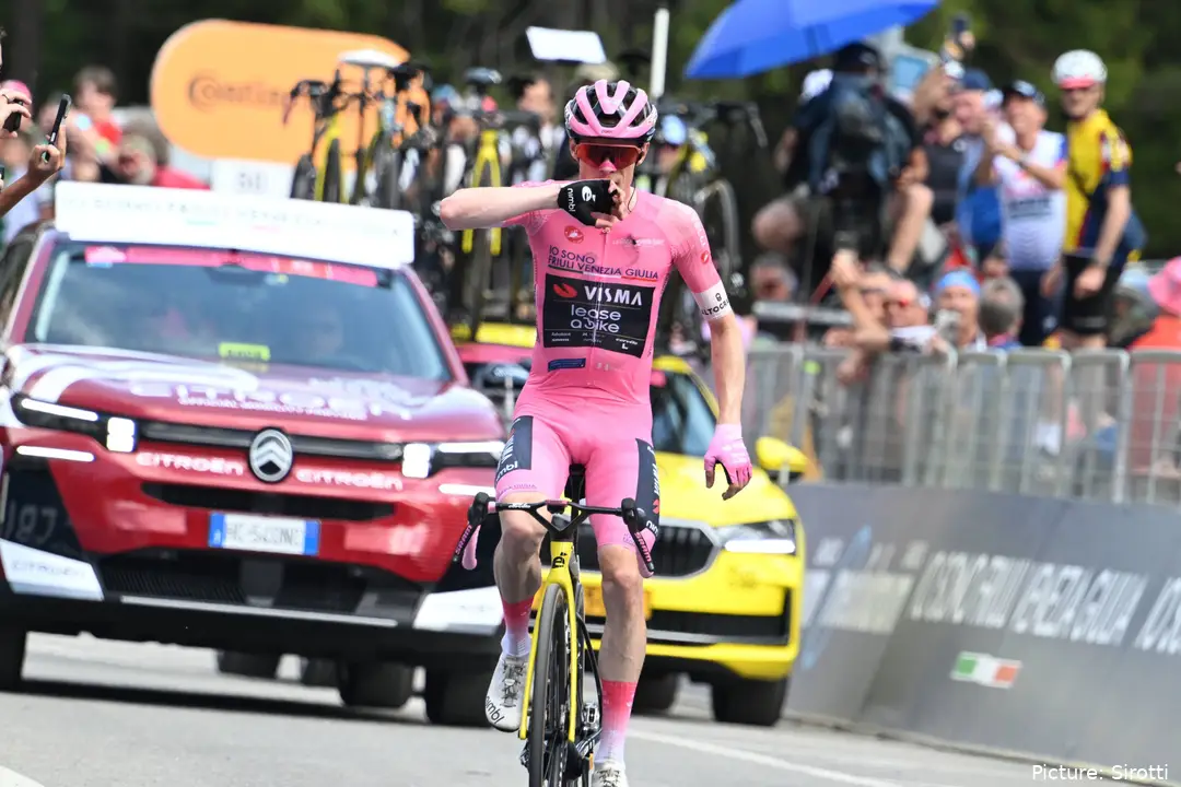 Jonas Vingegaard wint etappe 16 in Cari, Zwitserland