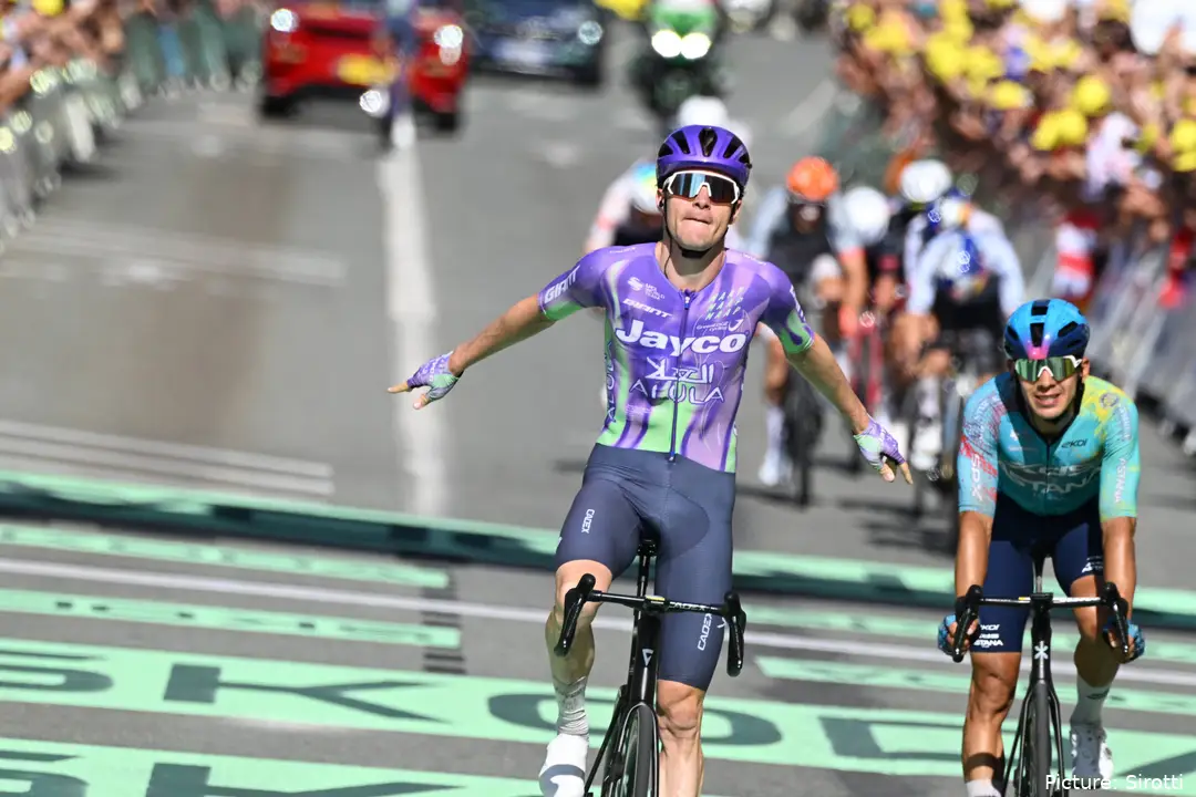 Mauro Schmid wint etappe 13 in de Tour de France 2026
