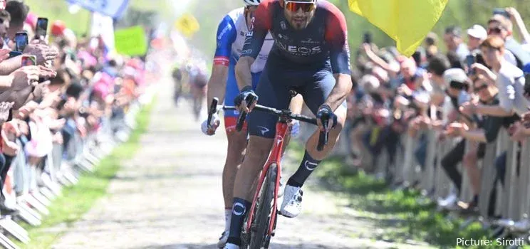 Filippo Ganna en el Trouée d'Arenberg, 2022 Paris-Roubaix. @Sirotti
