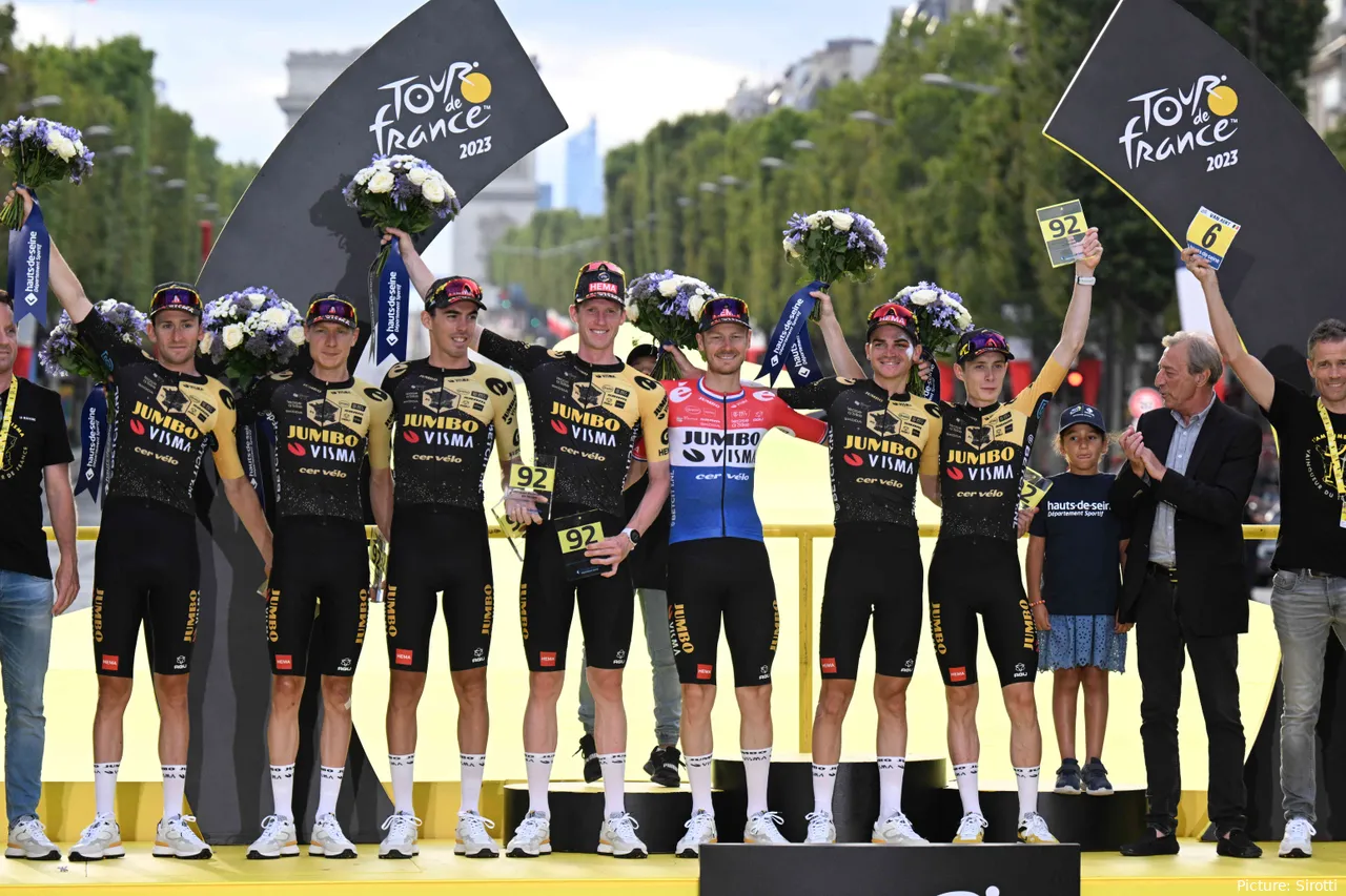 Jumbo-Visma (ahora Team Visma | Lease a Bike) ganó la clasificación por equipos en el Tour de Francia 2023. @Sirotti