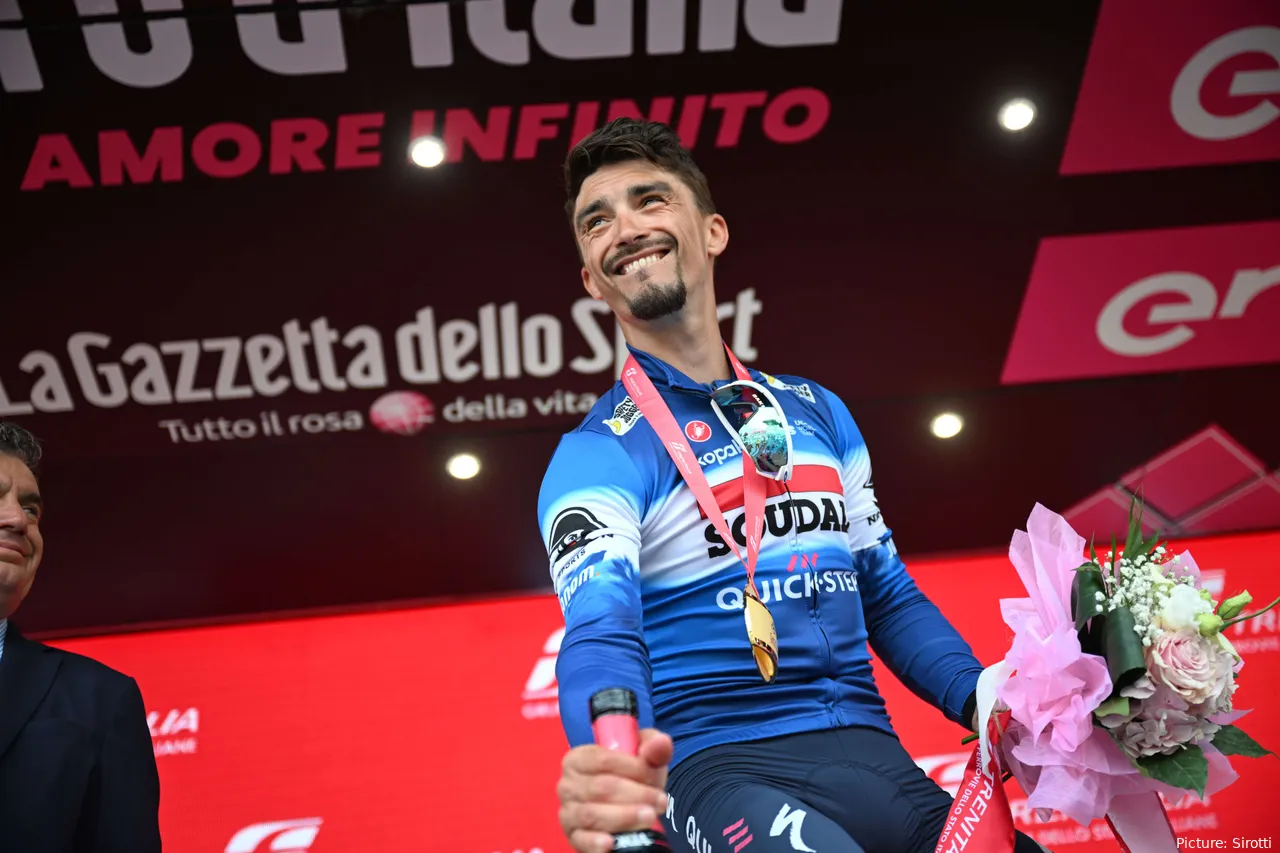 Julian Alaphilippe tras ganar la 12ª etapa del Giro de Italia