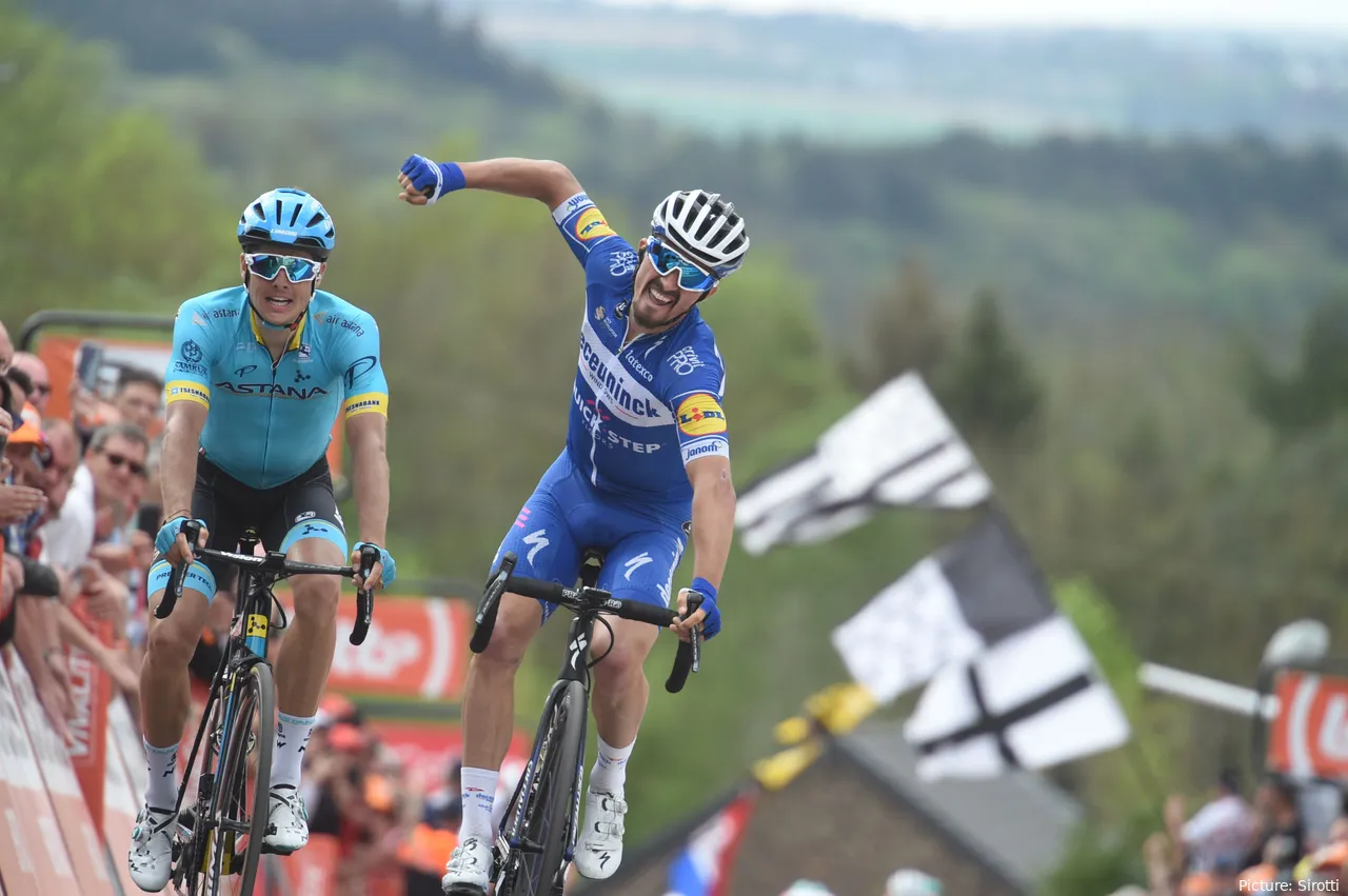 Julian Alaphilippe y Jakob Fuglsang luchan por la victoria en la Flecha Valona en 2019. @Sirotti