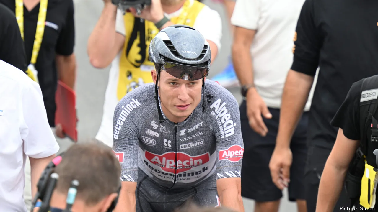 Jasper Philipsen aspiraba a la victoria de etapa en su regreso