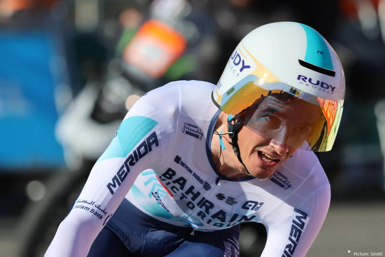 Pello Bilbao, gregario de lujo para Antonio Tiberi en este Giro de Italia 2025