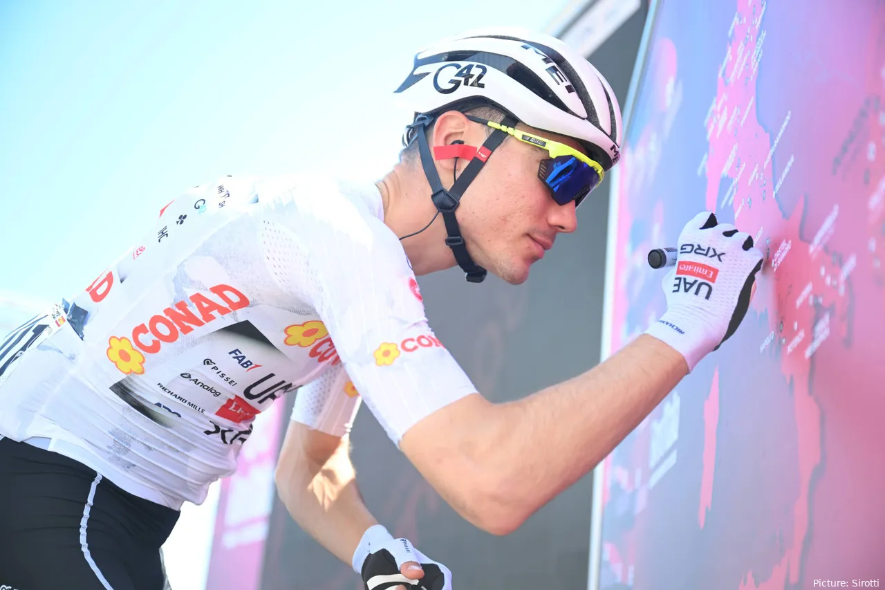 Juan Ayuso es 2º en la clasificación del Giro de Italia 2025 tras 10 etapas
