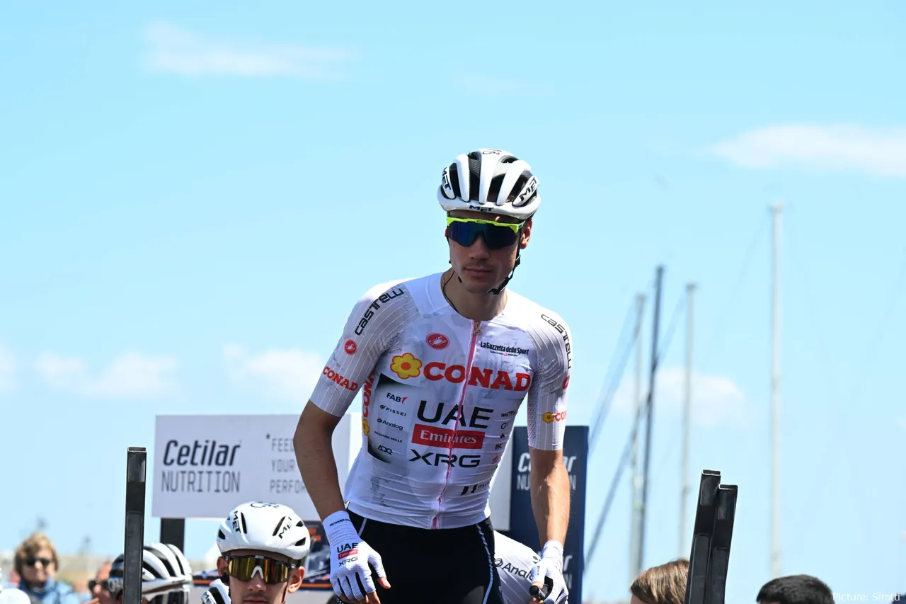 Juan Ayuso es 2º en el Giro de Italia a 31 segundos de Isaac del Toro