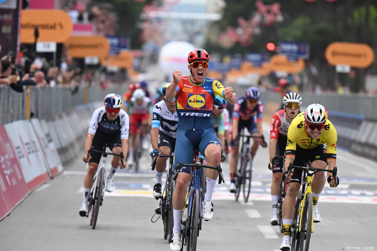 Van Aert fue superado por Mads Pedersen en la primera etapa.