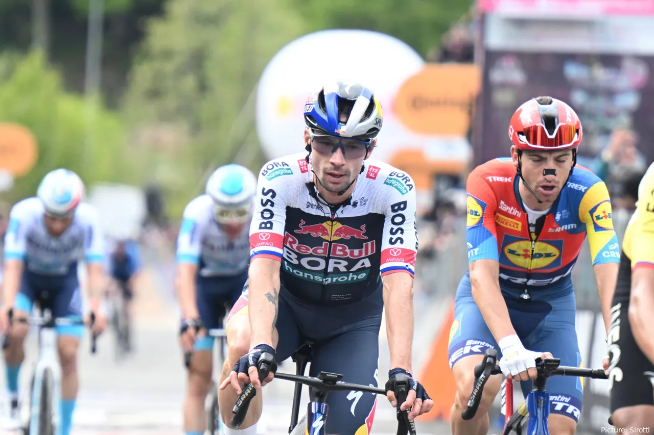 Primoz Roglic abandonó el Giro de Italia 2025 en la etapa 16