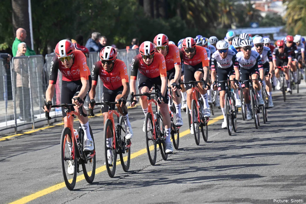 Egan Bernal cuenta con un gran equipo alrededor de él en la Vuelta a España 2025