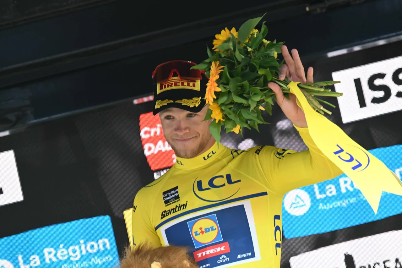 Jonathan Milan, maillot amarillo del Dauphiné 2025