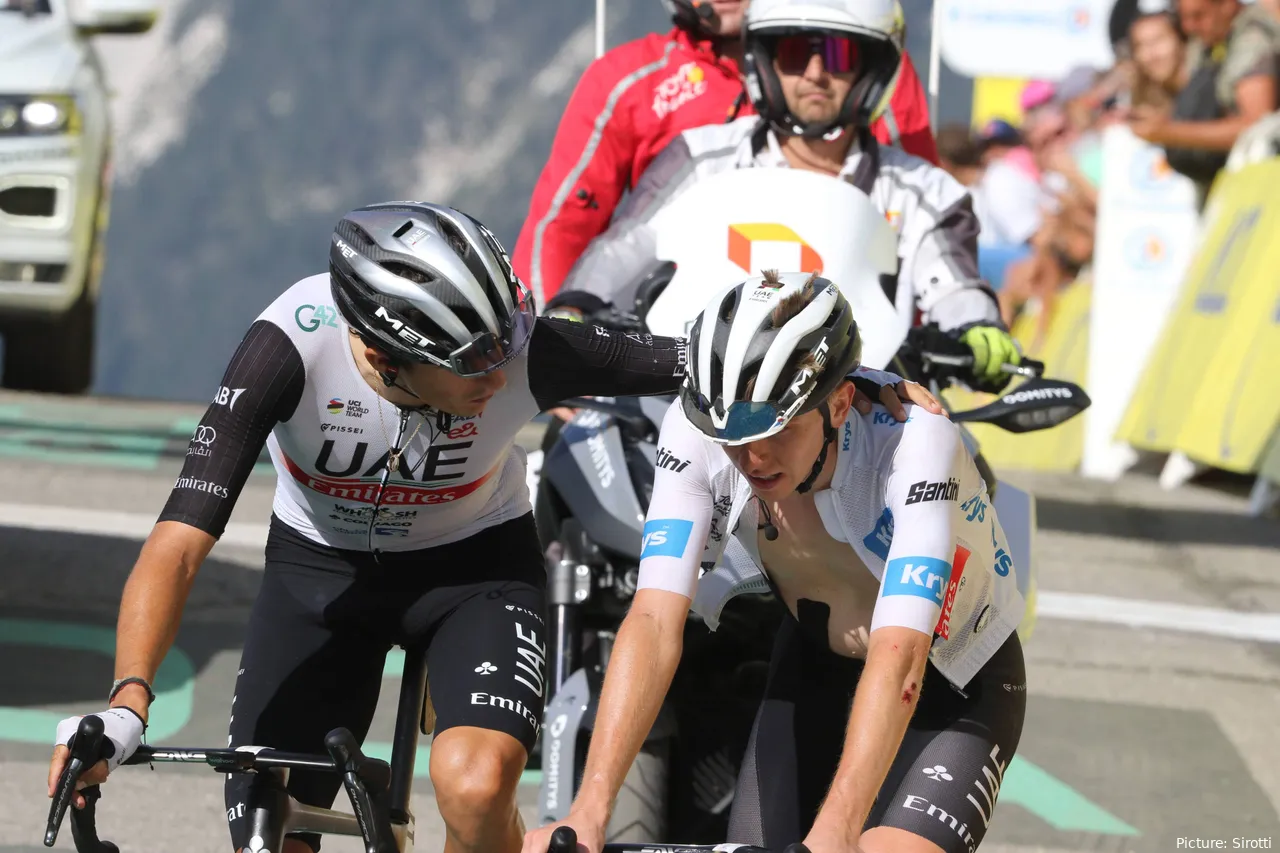 Marc Soler, apoyando a Tadej Pogacar en uno de los días más complicados de la carrera del esloveno