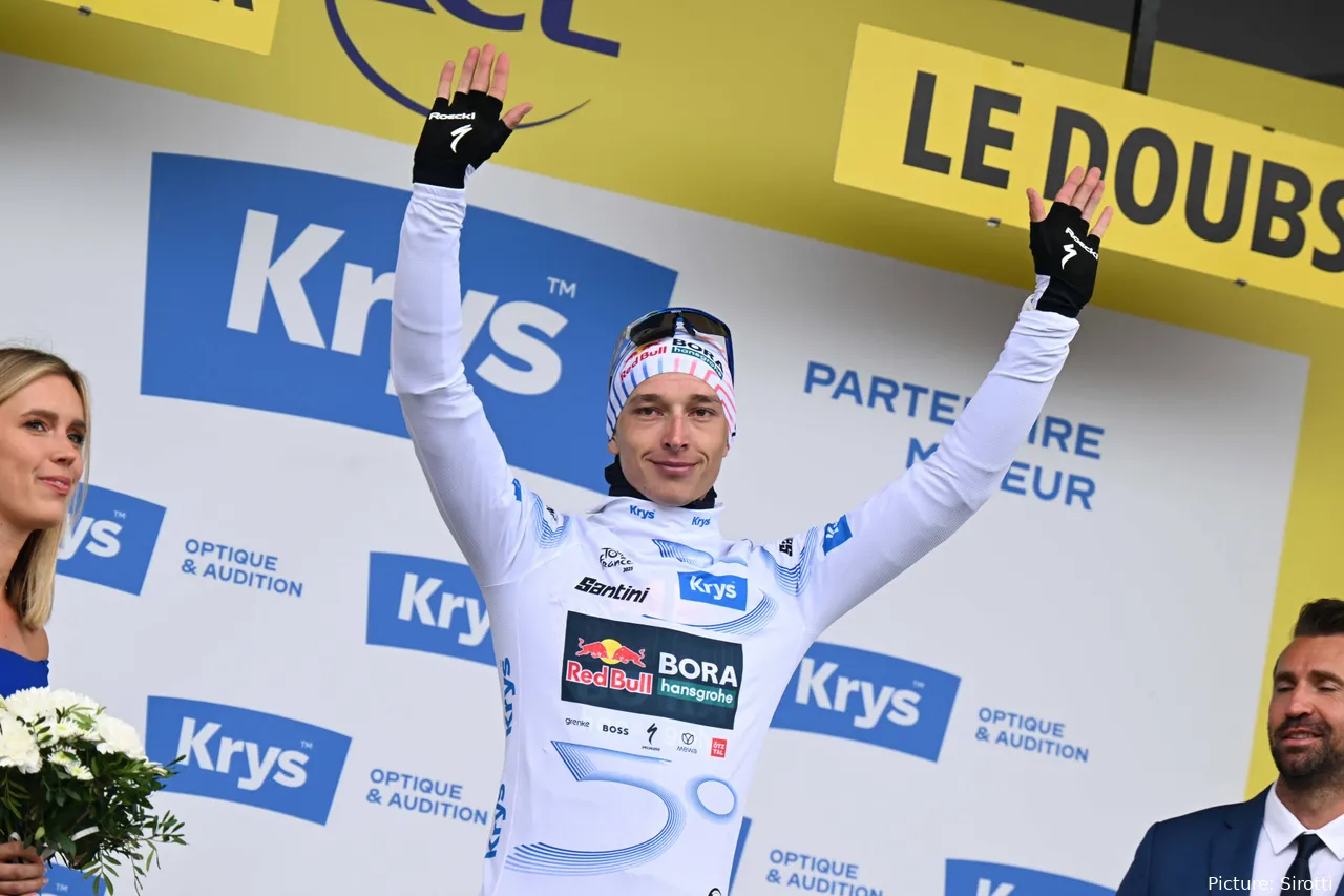 Florian Lipowitz, 3º en la clasificación general final del Tour de Francia 2025 tras Tadej Pogacar y Jonas Vingegaard