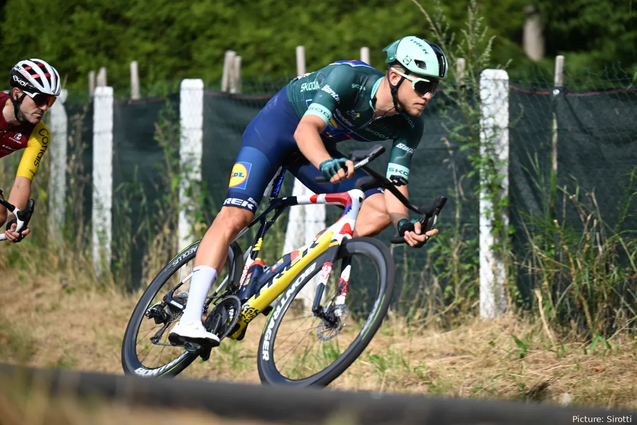 Jonathan Milan lucha por el maillot verde del Tour de Francia