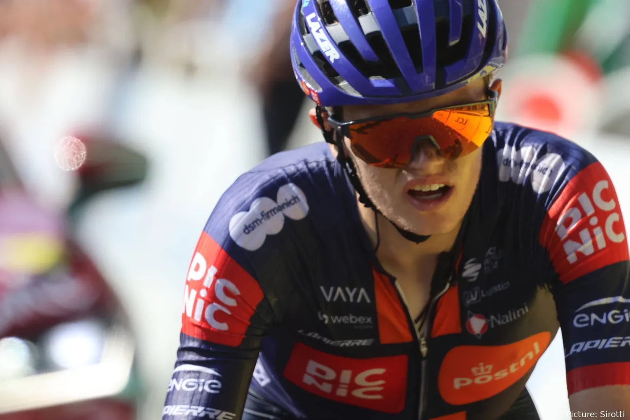 Oscar Onley es 4º en la clasificación general del Tour de Francia 2025 tras 14 etapas