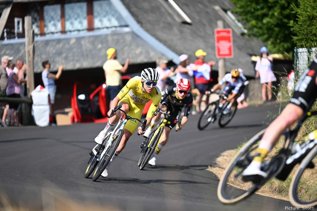 Pogacar y Vingegaard, en la décima etapa del Tour de Francia 2025.&nbsp;