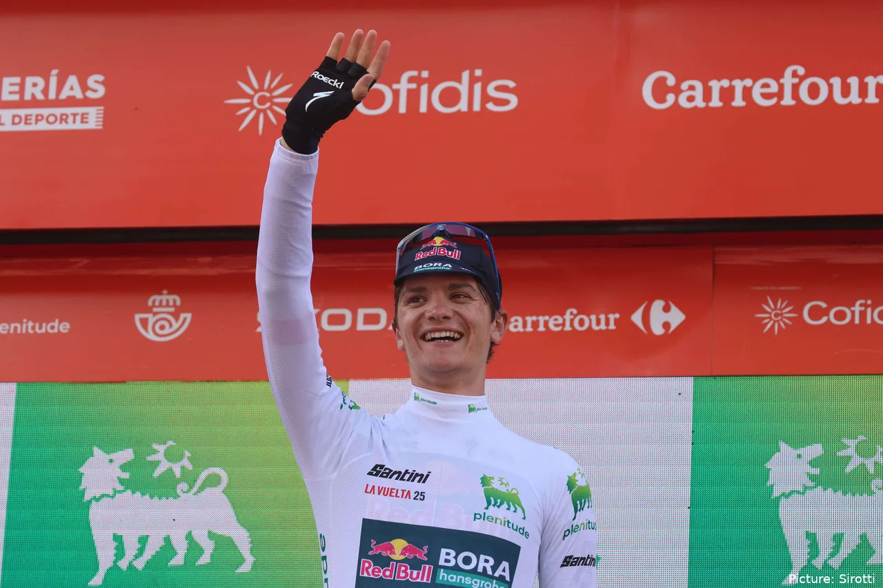 Giulio Pellizzari lidera la clasificación de los jóvenes de la Vuelta a España 2025 tras 9 etapas