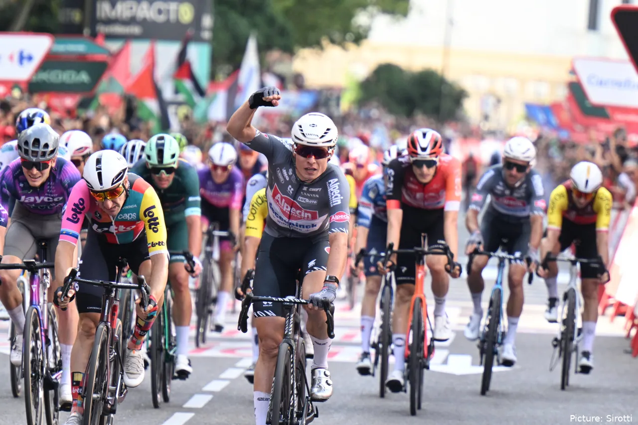 Jasper Philipsen, ganador de la 8ª etapa de la Vuelta a España 2025