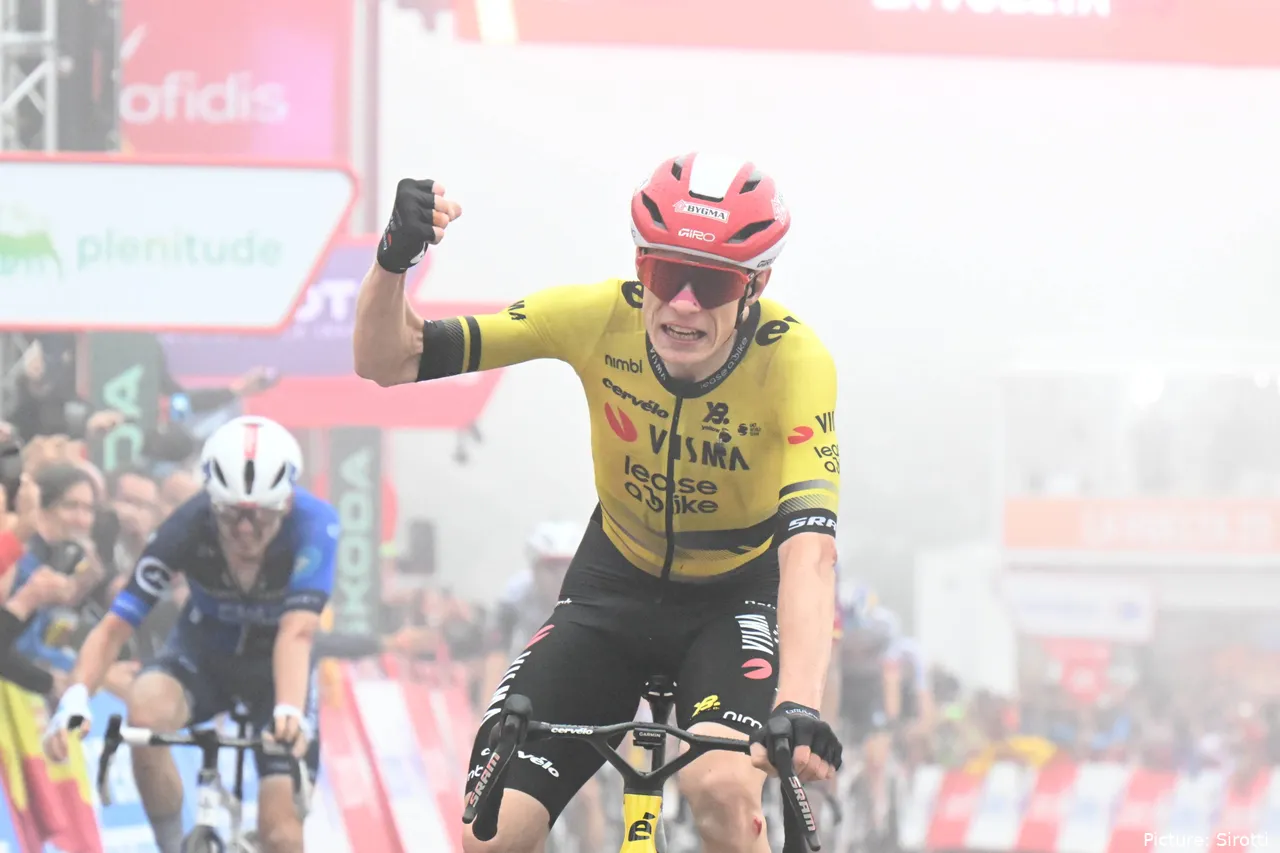 A pesar de la caída, Jonas Vingegaard se llevó la 2ª etapa de la Vuelta a España 2025