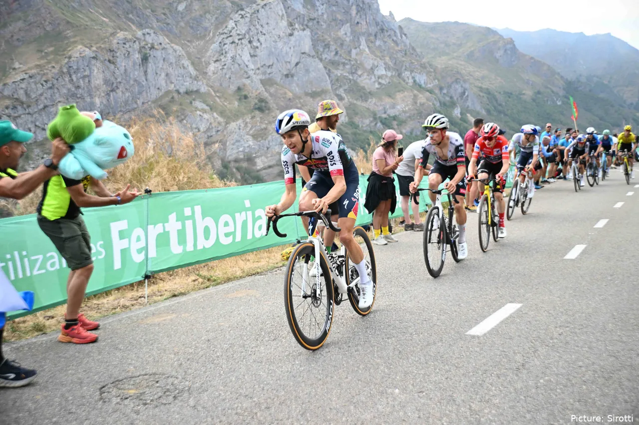 Jai Hindley aún cree que puede ganar la Vuelta a España 2025