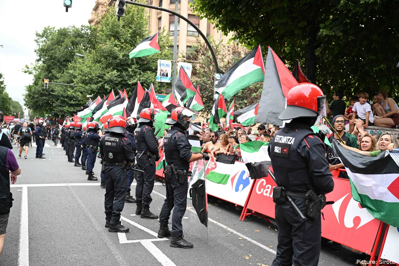 Manifestaciones de propalestinos en el final de etapa de la Vuelta a España