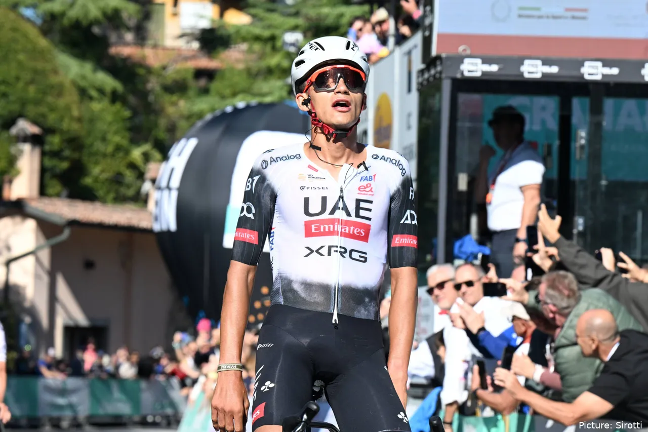 Isaac del Toro se impuso en la Gran Piemonte 2025