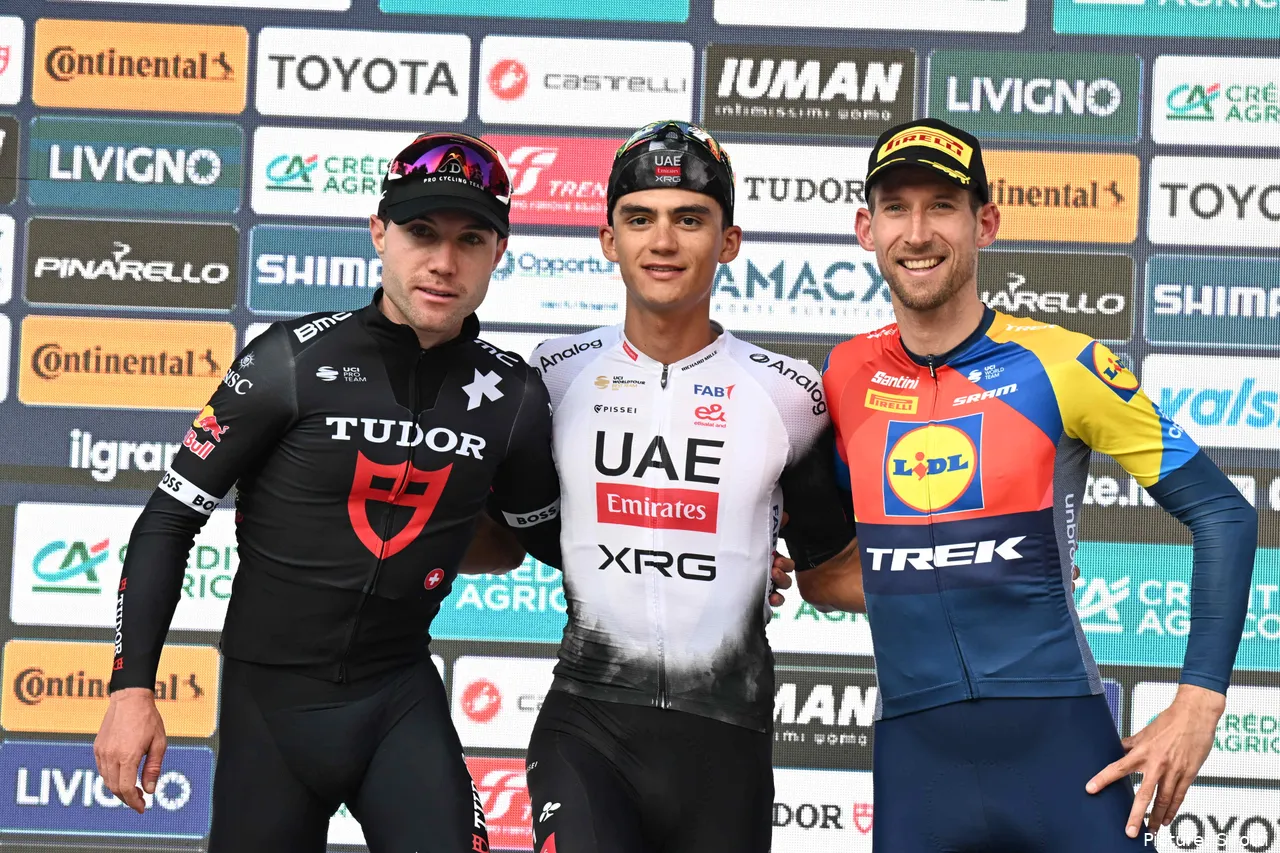 Marc Hirschi, Isaac del Toro y Bauke Mollema, el podio de Gran Piemonte 2025