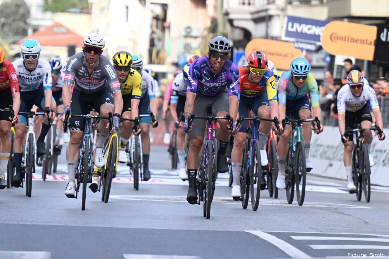 Michael Matthews, siempre muy arriba en la Milán-San Remo.