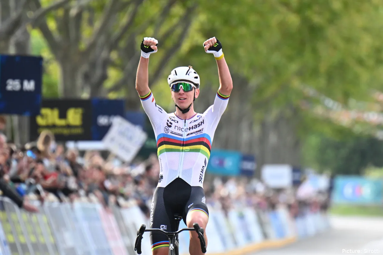 Tadej Pogacar cierra en 2025 la mejor temporada de su carrera profesional