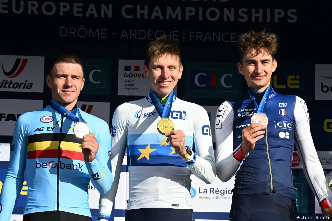 Remco Evenepoel, Tadej Pogacar y Paul Seixas, el podio del Campeonato de Europa 2025