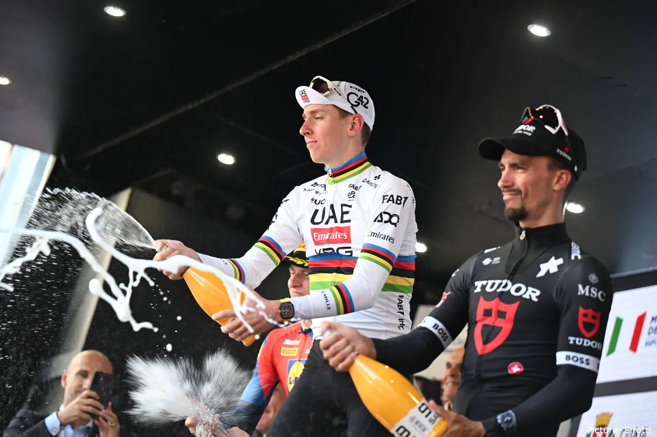 Alaphilippe, junto a Pogacar en la Tre Valli Varesine.&nbsp;