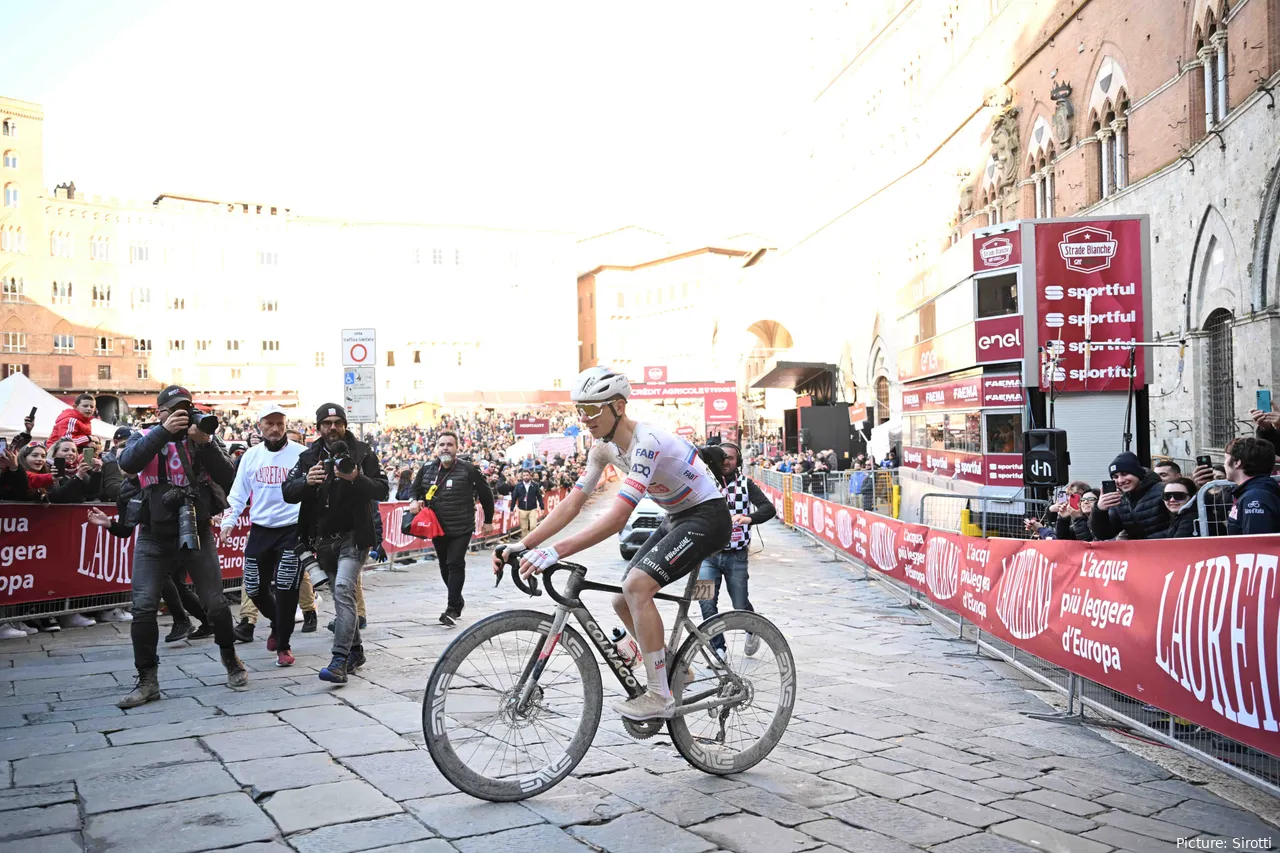 The race ends at the iconic Piazza del Campo. @Sirotti