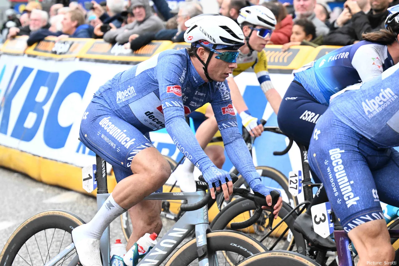 Dekker defende o sprint de Philipsen