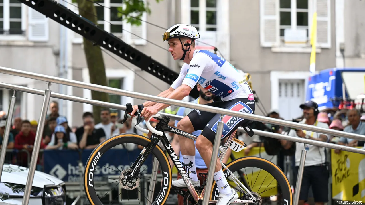 Remco Evenepoel mantem-se firme no pódio após a 11ª etapa