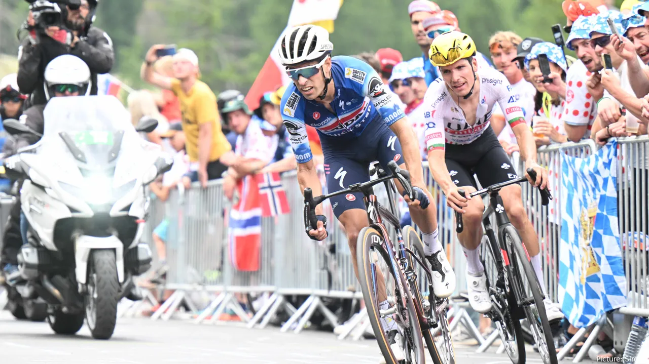 Mikel Landa e João Almeida (5.º e 4.º) na Volta a França.