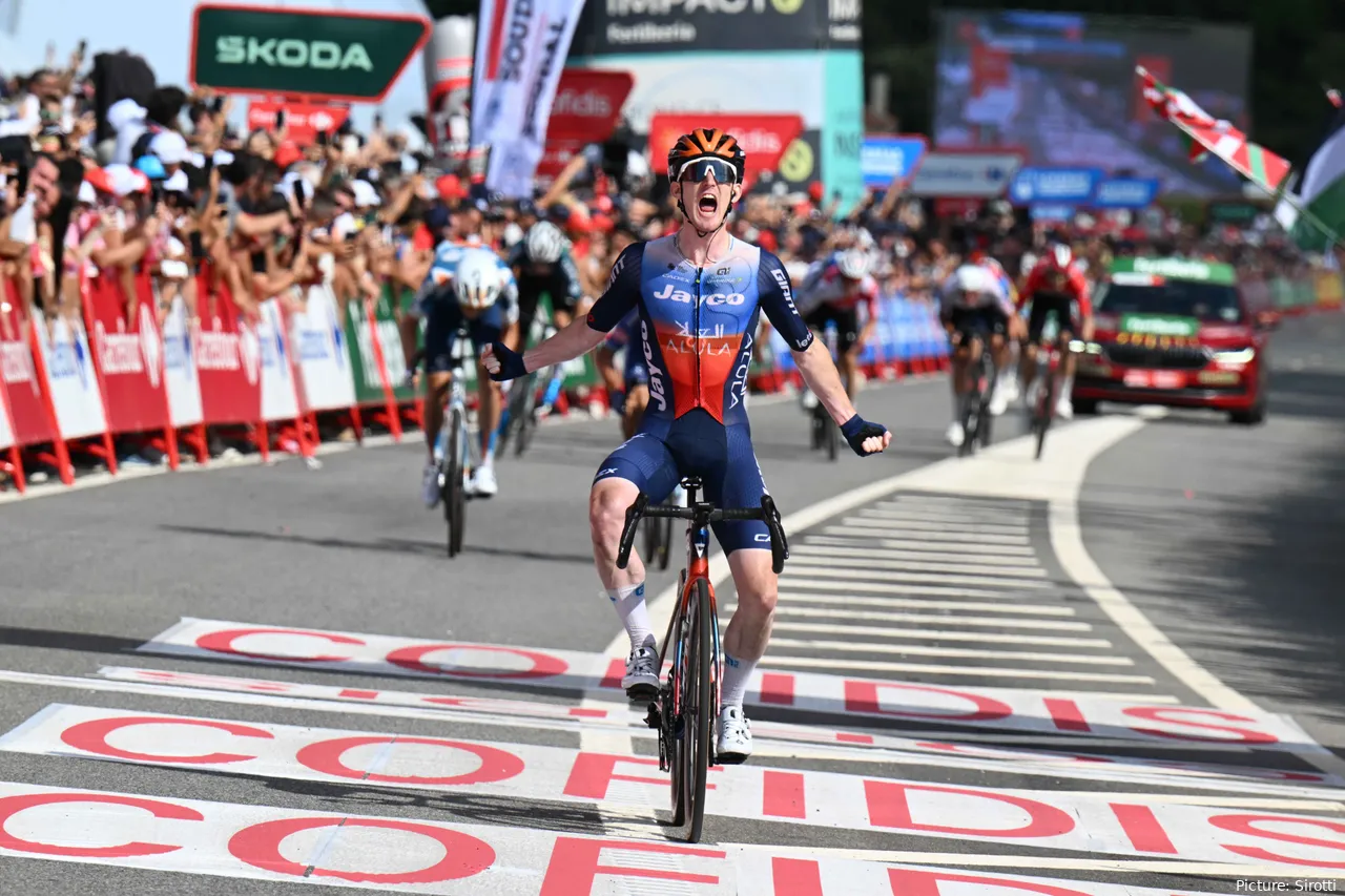 Eddie Dunbar vence a segunda etapa na Vuelta depois de já ter vencido na etapa 11