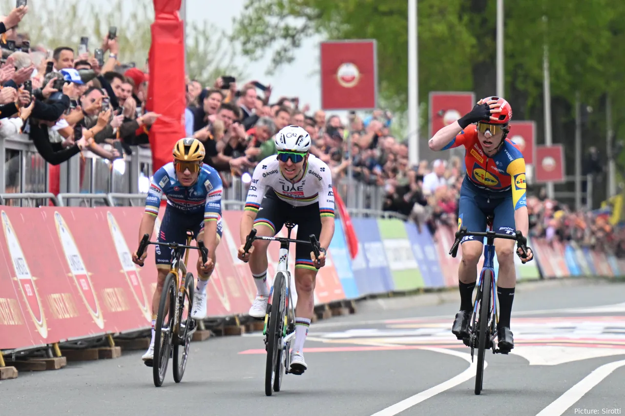 Pogacar foi apanhado e depois batido na Amstel Gold Race