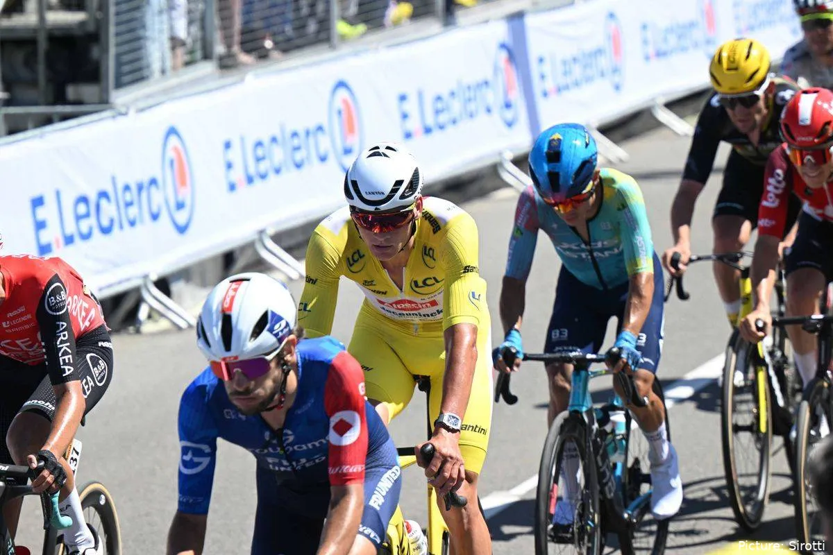 Mathieu van der Poel já venceu uma etapa e foi Camisola Amarela duas vezes durante a Volta a França 2025.
