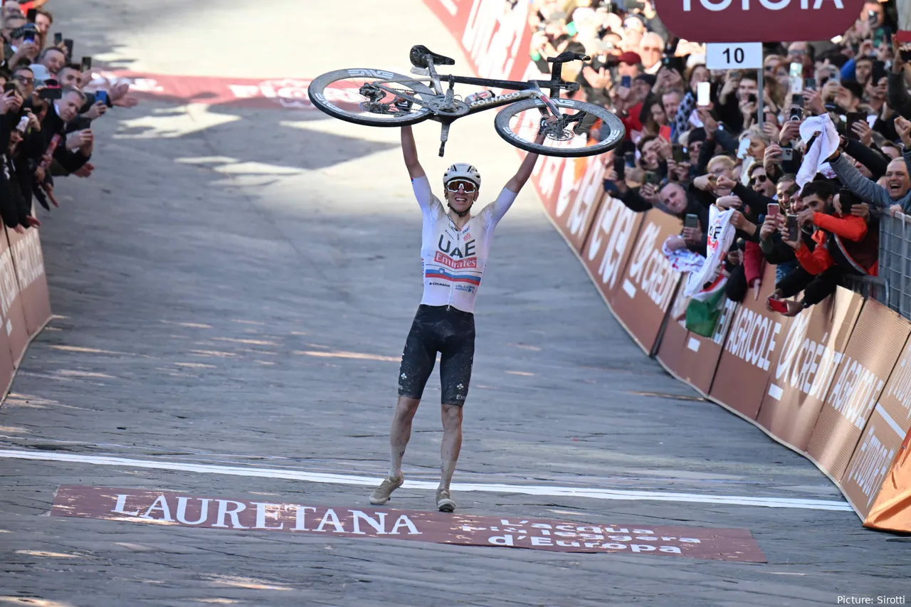 Tadej Pogačar wint Strade Bianche 2024