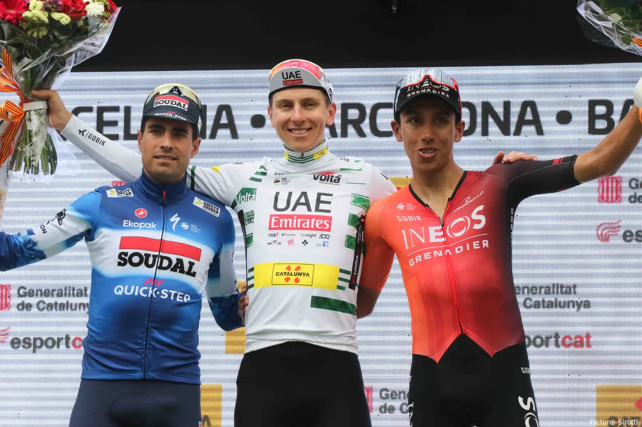 Egan Bernal op het podium bij de Volta a Catalunya met Tadej Pogačar en Mikel Landa