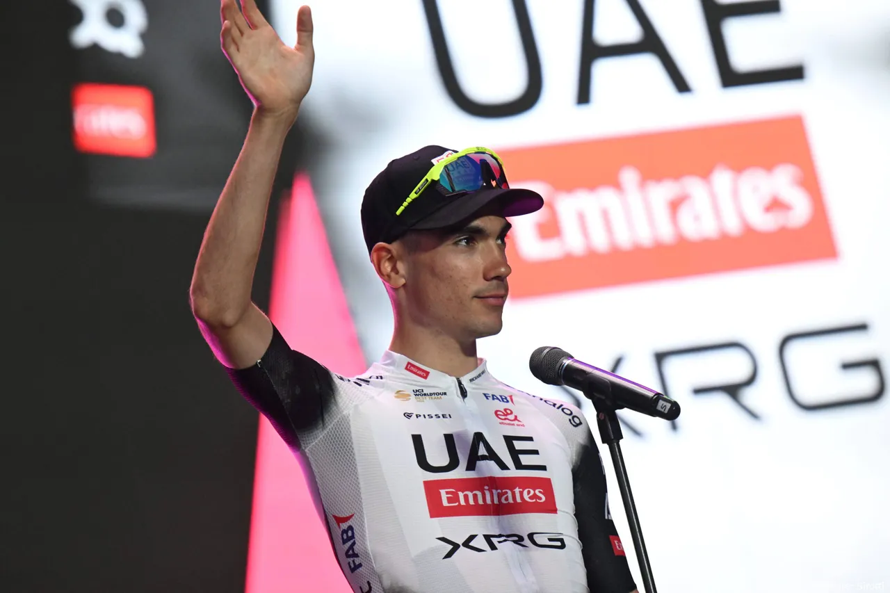 Juan Ayuso gaat de Giro in als een van de belangrijkste favorieten en leidt een zeer sterk UAE Team Emirates - XRG