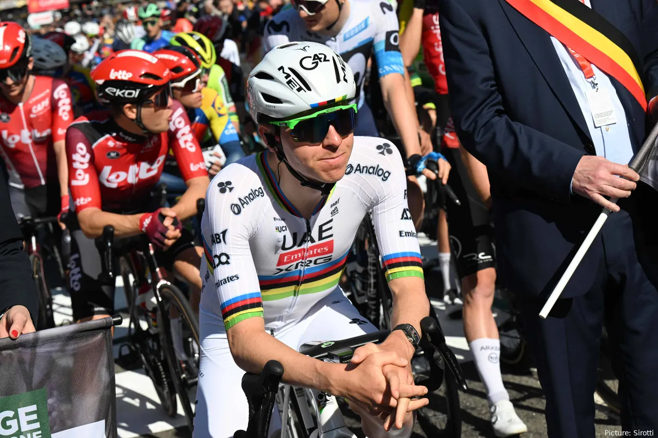 Tadej Pogacar wint etappe 1 van het Criterium du Dauphiné 2025