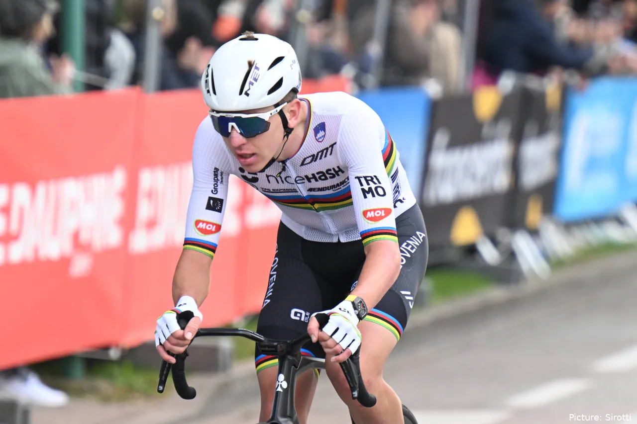 Tadej Pogacar boekt opnieuw een overwinning in de Tre Valli Varesine 2025