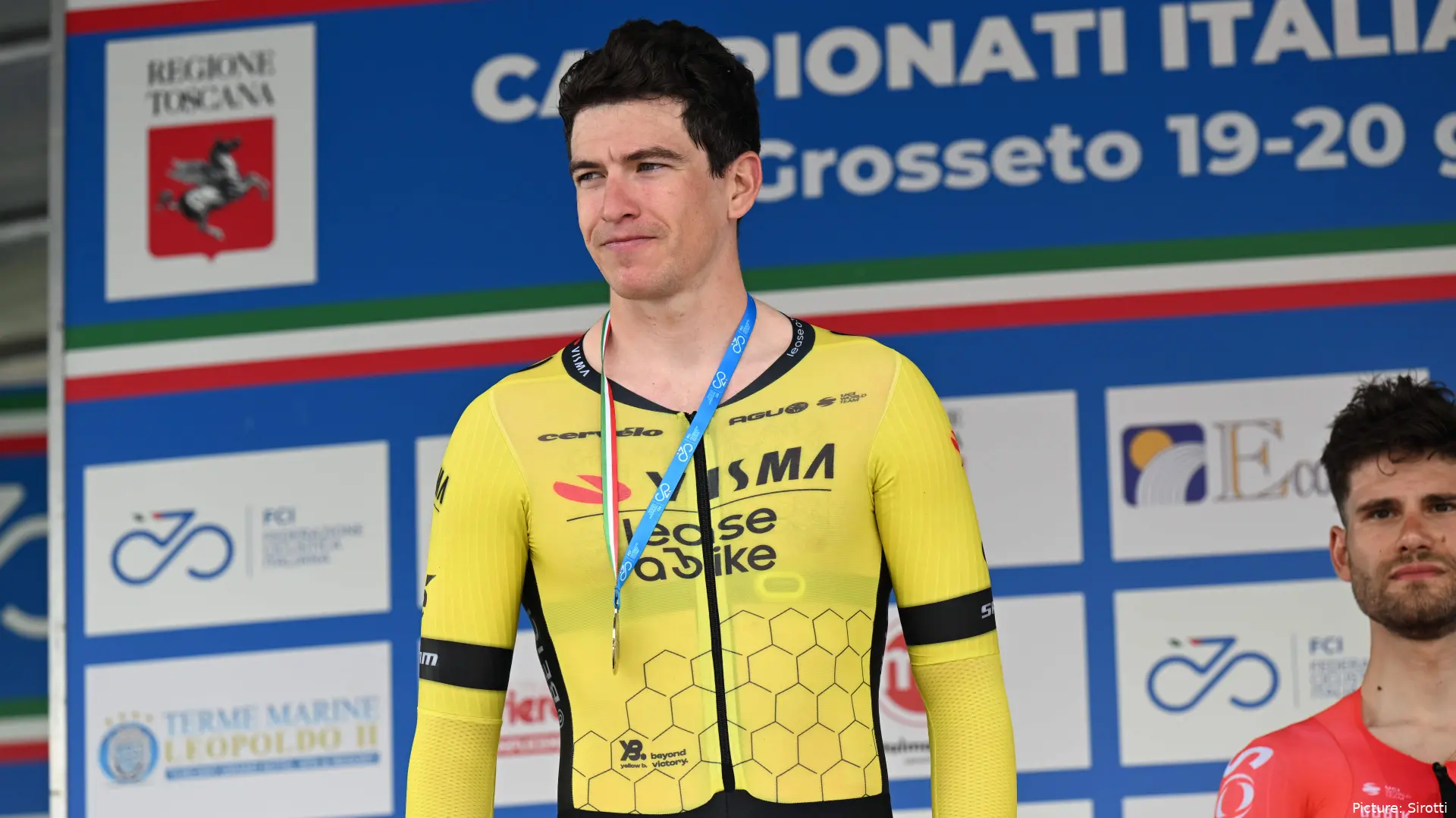 Affini, con una medalla y el maillot del Team Visma | Lease a Bike