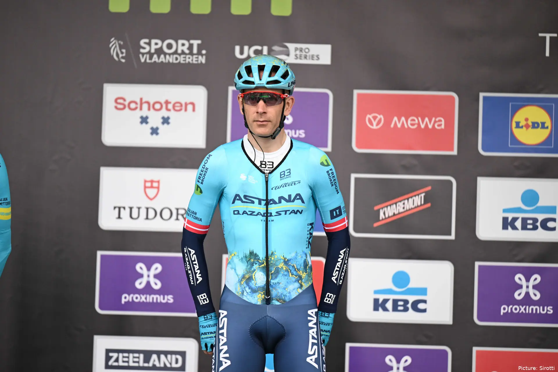 Michael Morkov, en la presentación de una carrera con el maillot del Astana