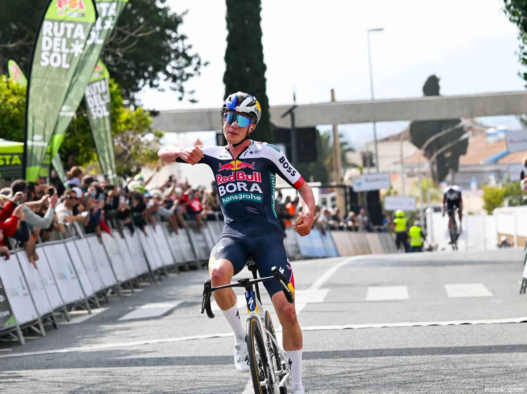 Maxin Van Gils correrá con Remco Evenepoel en Red Bull en 2026