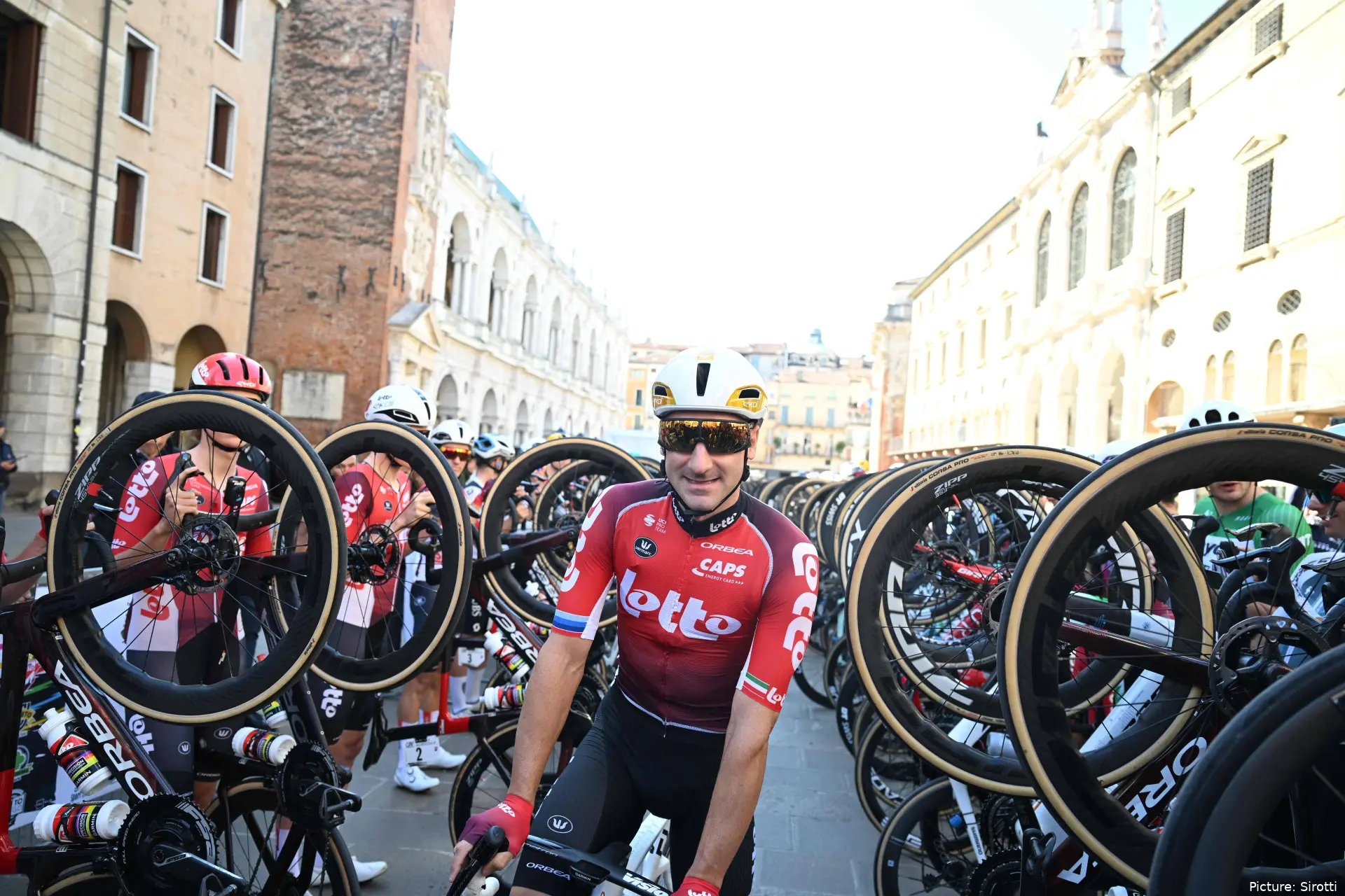 Elia Viviani cuelga la bicicleta a los 36 años