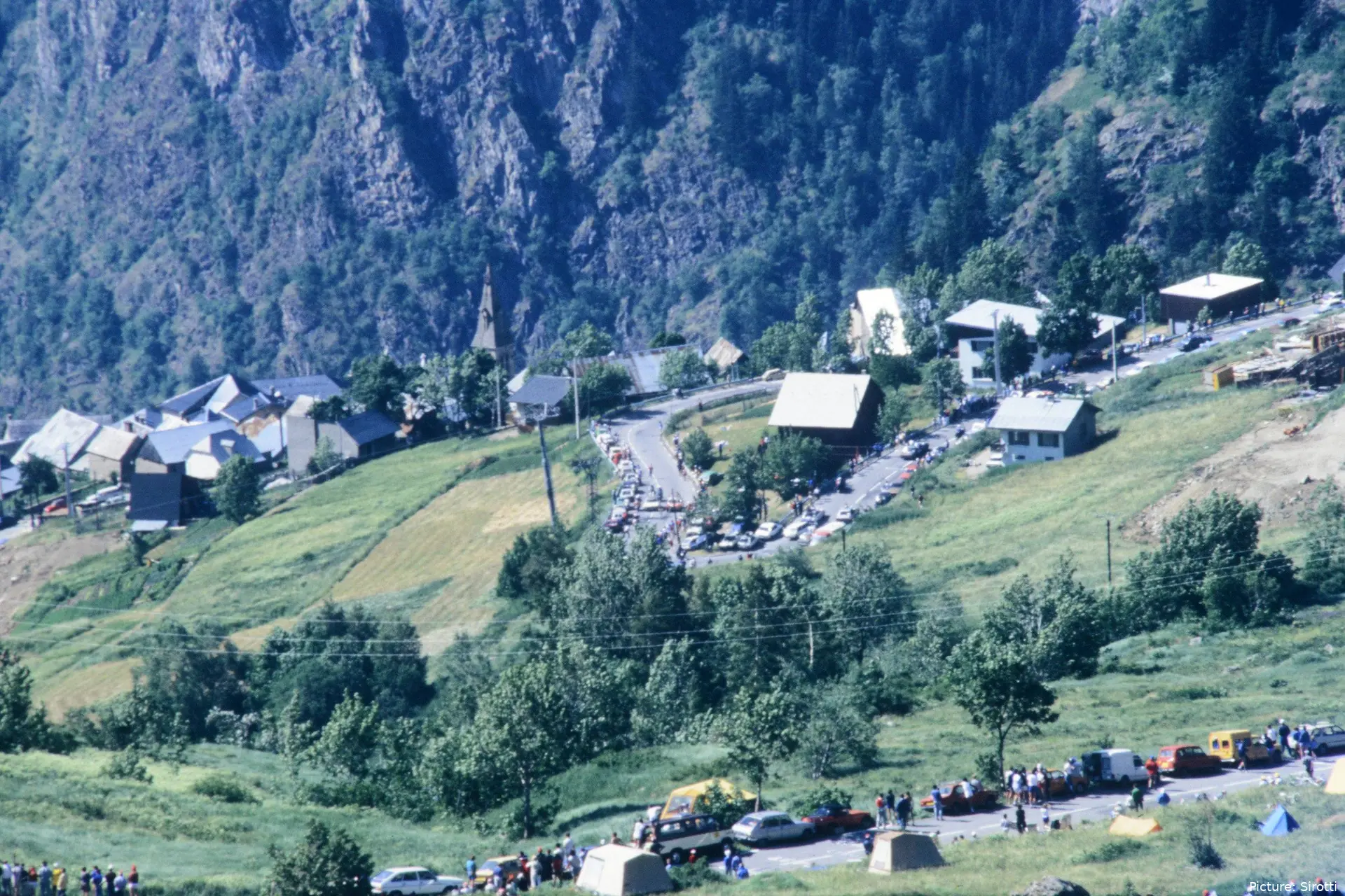 alpe-dhuez-960882515